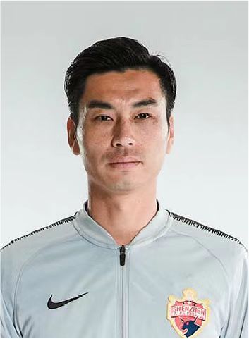 于是，叶辰只能选择从城郊绕道。